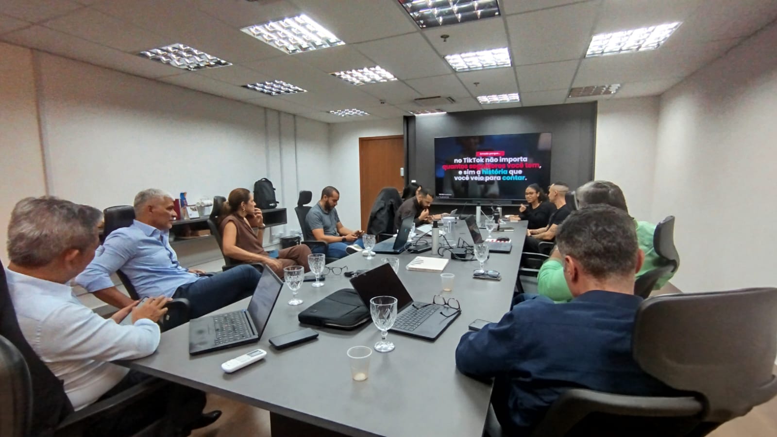 Lotep recebe equipe do TikTok Brasil discutir sobre publicidade digital e ambiente regulatório