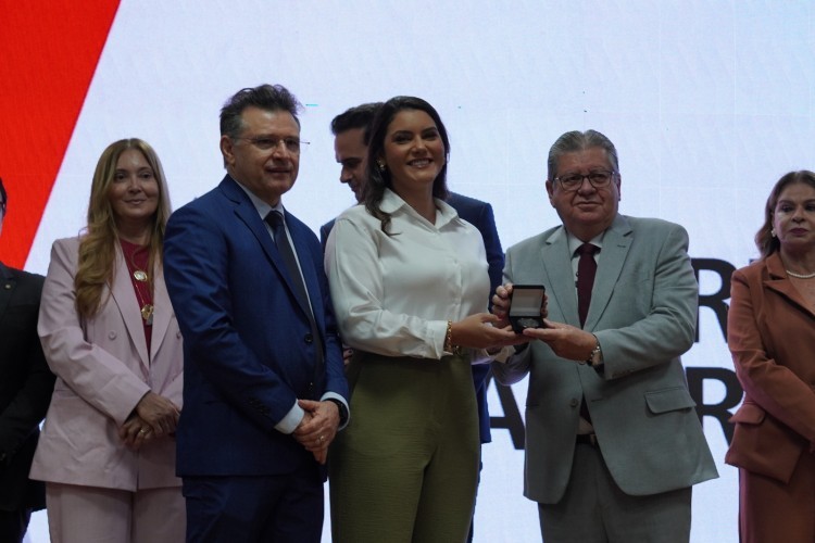 Lotep homenageia gestores do Estado e entrega carro elétrico do Programa Nota Cidadã